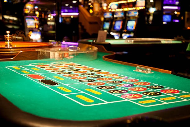 mbokslot mobile app interface showing live casino and sportsbook options